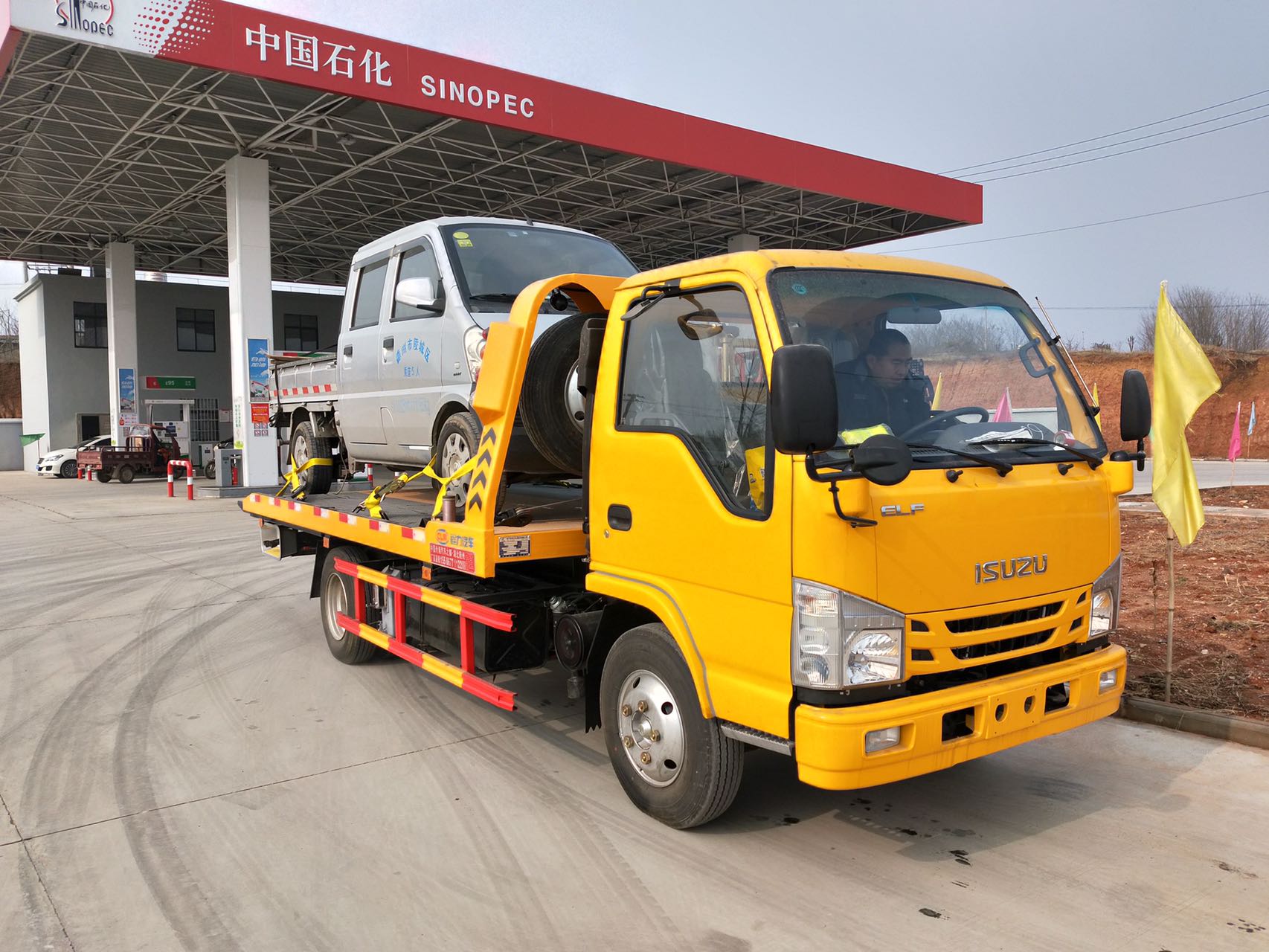 国六庆铃五十铃窄体驾驶室蓝牌一拖二清障车