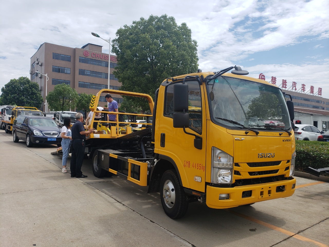 国六庆铃五十铃宽体驾驶室蓝牌一拖二清障车